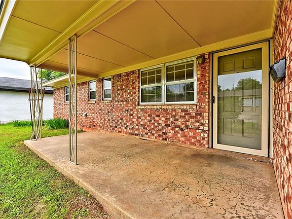 2nd image of 2506 Wyandotte Way