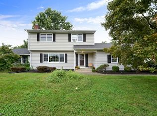 14 Country Club Dr, Ringoes, NJ 08551