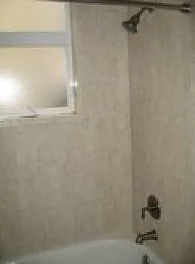 Bathroom Bath tub/Shower