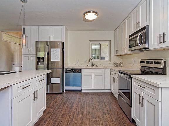 4th image of 8068 Lake Cayuga Dr
