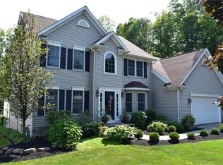 410 Downing Dr, Chardon, OH 44024