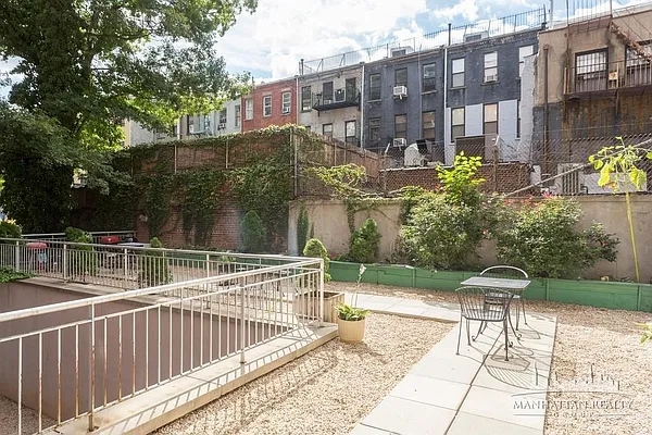Rented by Manhattan Realty Group | media 15
