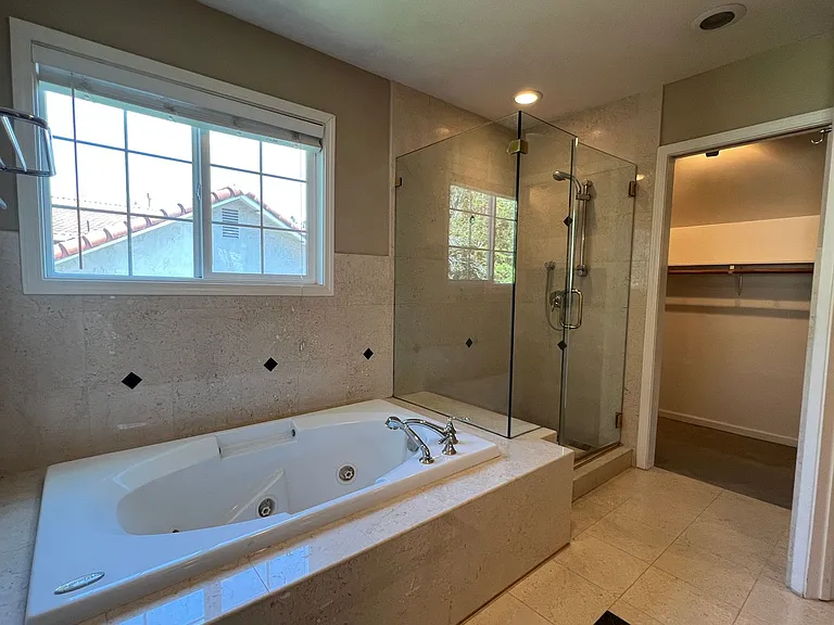 6556 Idlebrook Ct — Photo 8
