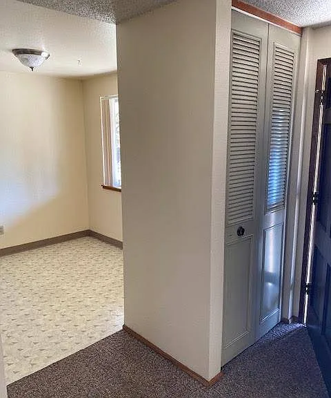 360 SW 8th St — Photo 9