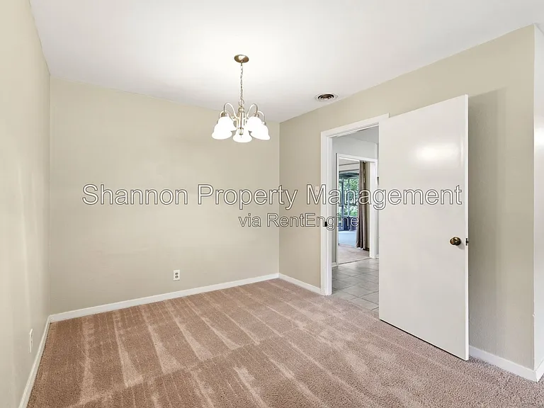 8406 Highcrest Dr — Photo 7