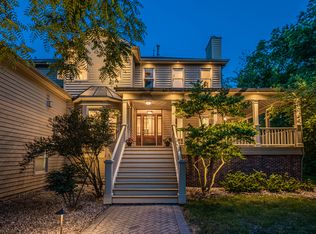 31W051 Rohrssen Rd, Elgin, IL 60120