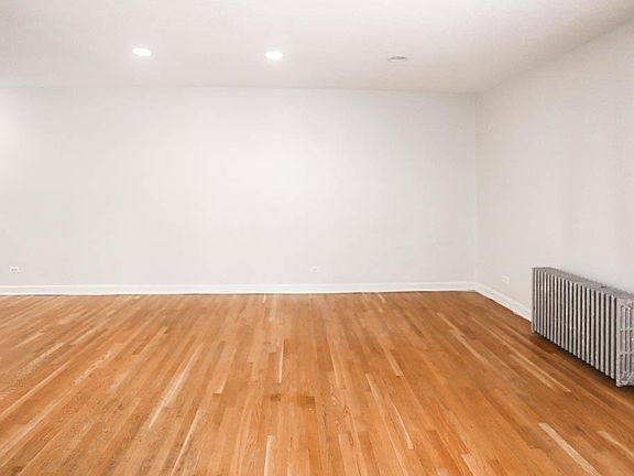 3rd image of 3918 N Pine Grove Ave #K1