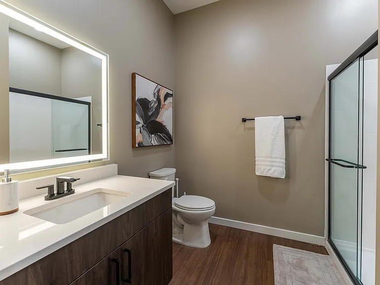 1364 E Battlefield Rd — Photo 85