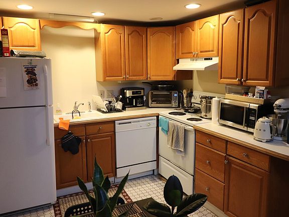 4th image of 1090 Beacon St #G-03