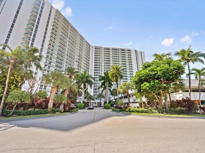 100 Bayview Drive #423, Sunny Isles Beach, FL, 33160