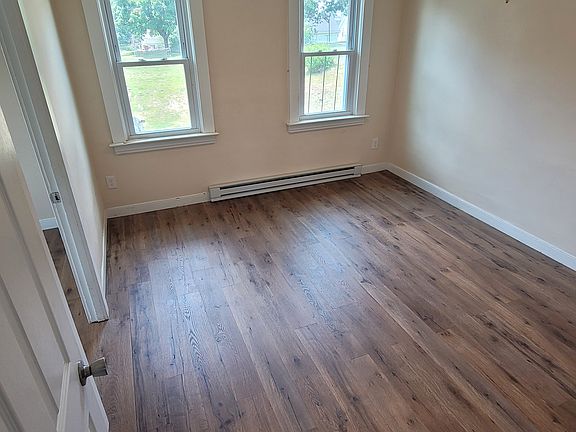 2nd image of 24 Clyde St Floor 2
