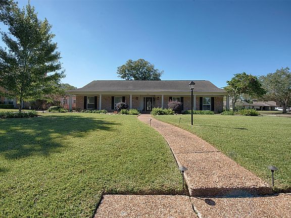 3rd image of 18502 Vinland Dr