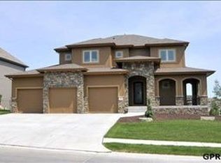 19252 Woolworth Ave, Omaha, NE 68130