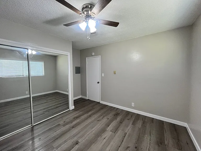 0028 Berro Family Building — Photo 14