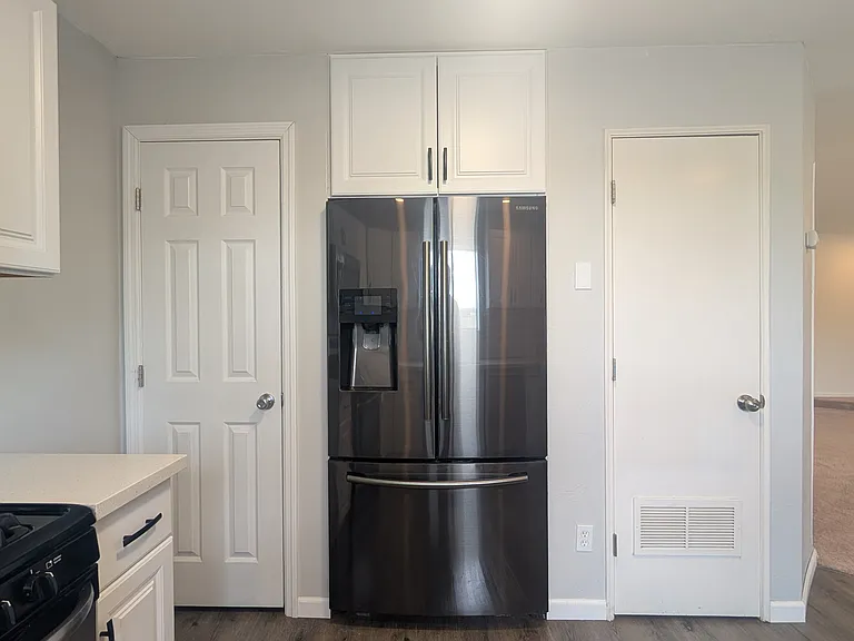 1514 N Elaine Way — Photo 4