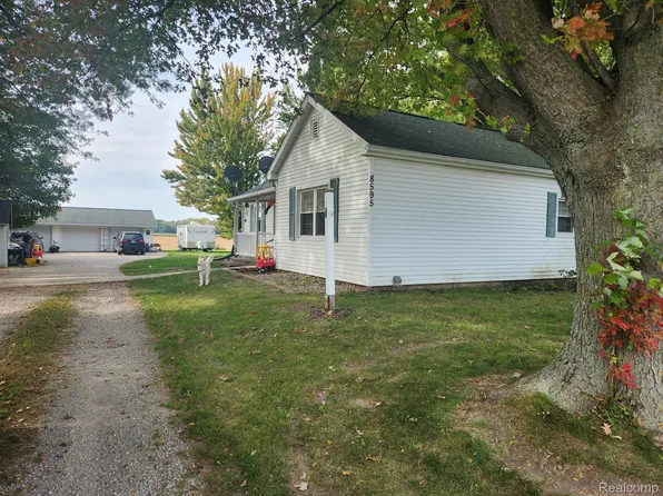 8595 W Saginaw Rd, Vassar, MI 48768