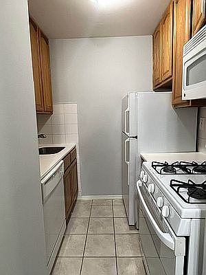3rd image of 16-66 Bell Blvd APT 228