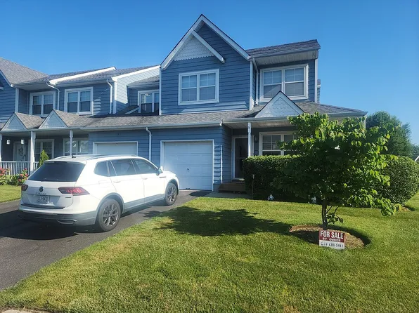 9 Shady Ln, Central Islip, NY 11722