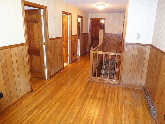 2nd image of 1687 Bryn Mawr Cir