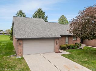 16061 Meadows Dr, Macomb, MI 48044