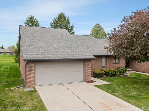 16061 Meadows Dr, Macomb, MI 48044