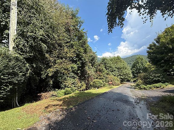 2nd image of 10 Lewis Ln #10