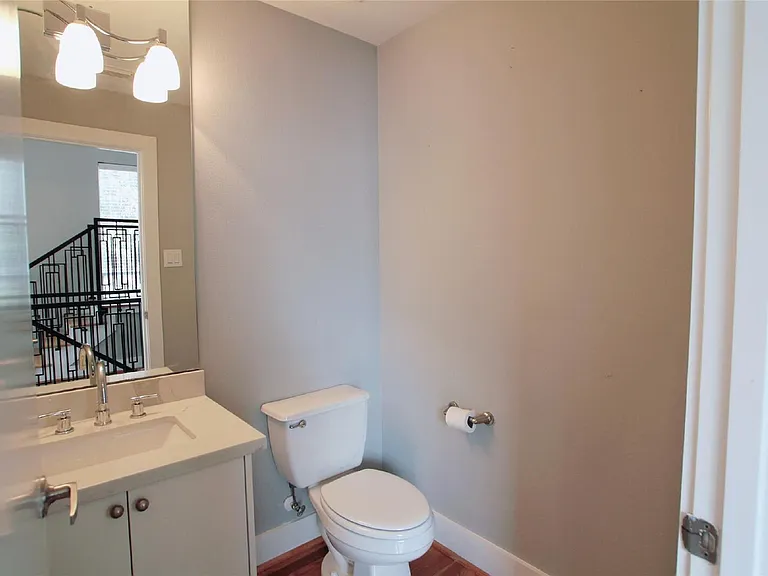 4701 Caroline St — Photo 29
