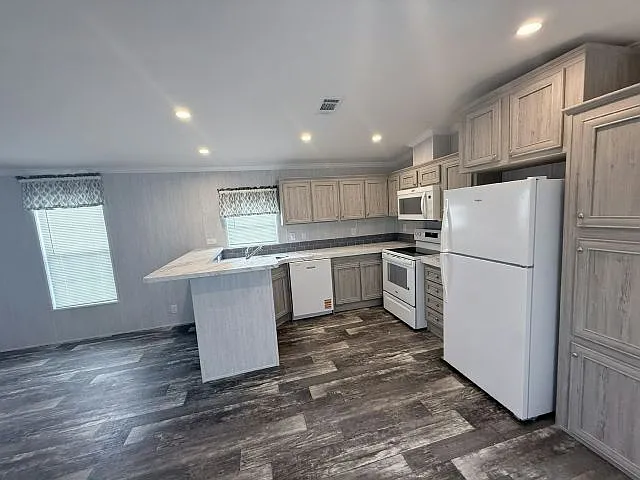 2 bed, 2.0 bath, 896 sqft, $1,900 — Photo 3