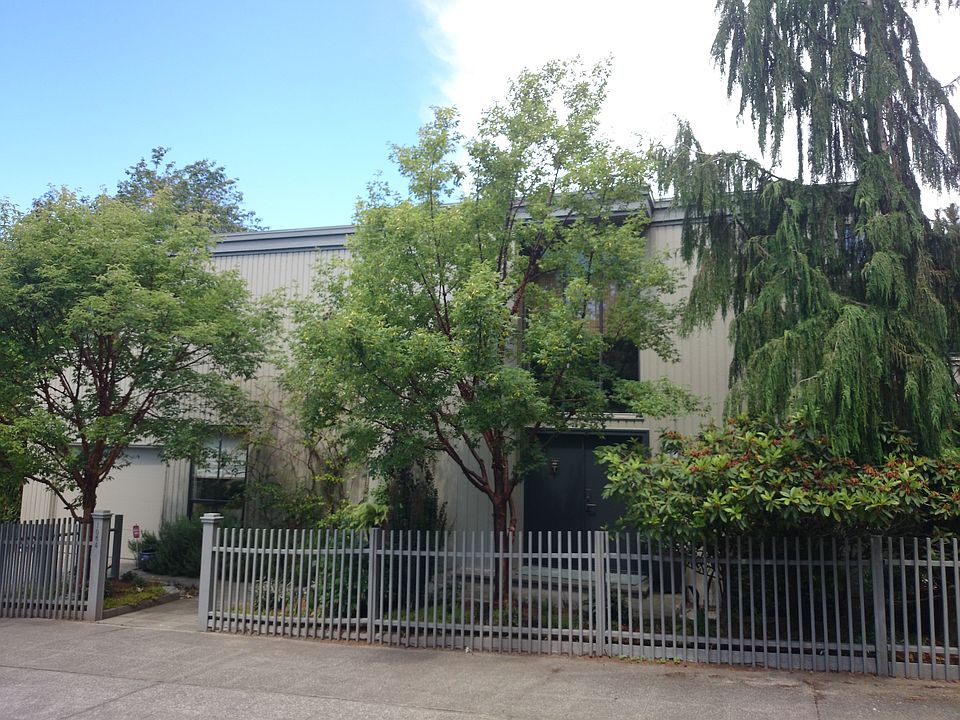 2nd image of 1064 E Howe St