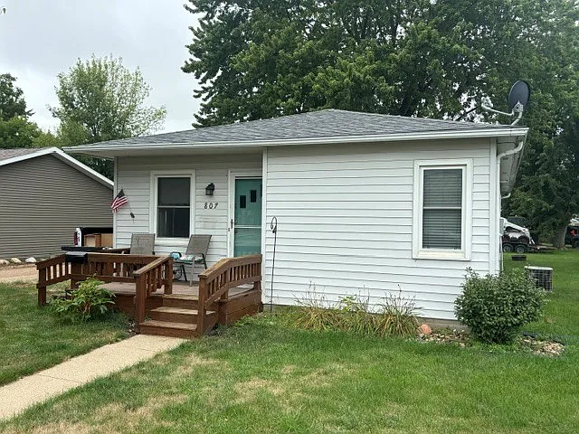 807 N Ave — Photo 1