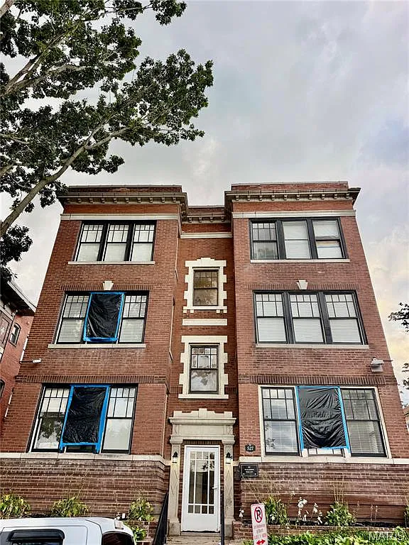3 bed, 2.0 bath, 1335 sqft, $2,500 — Photo 2