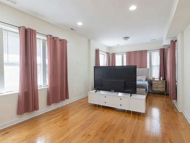 3355 W Wilson Ave #1000 — Photo 6