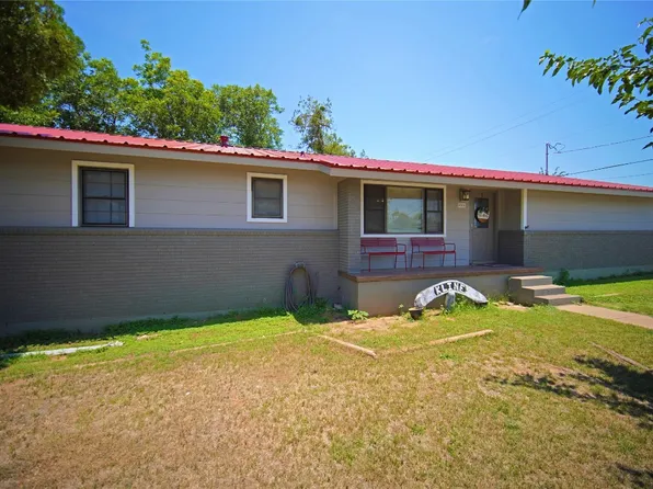 202 N 10th St, Jacksboro, TX 76458
