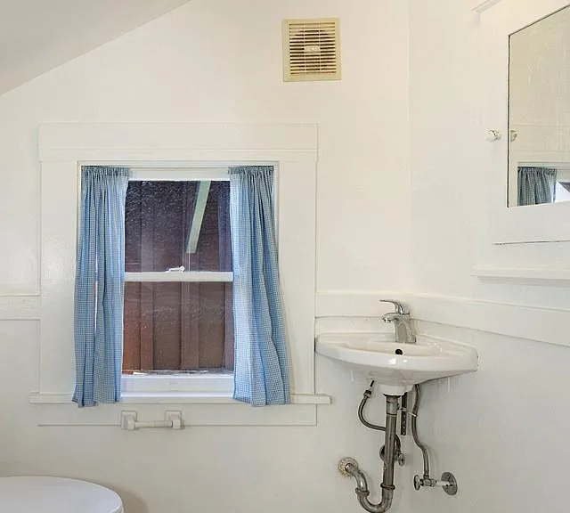 5807 Lawton Ave #UPPER — Photo 19