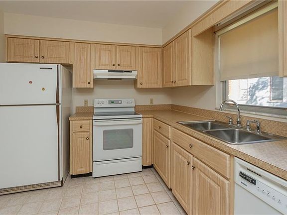 4th image of 39 E Orange St