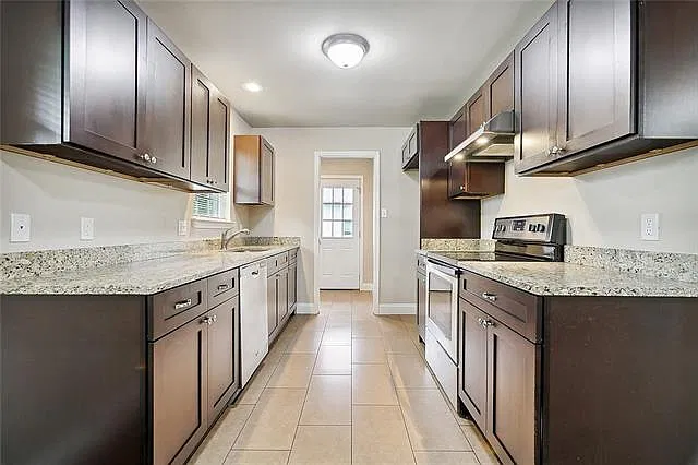 3 bed, 2.0 bath, 1100 sqft, $1,800 — Photo 4