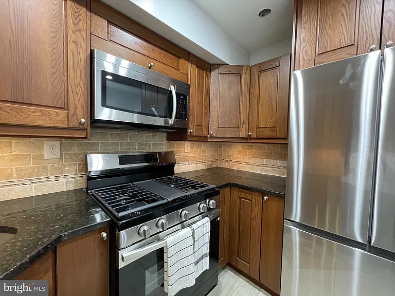 61 G St SW #B — Photo 13