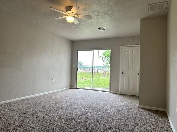4th image of 506 S Circle Dr