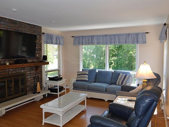 3rd image of 2464 E Lake Shore Dr