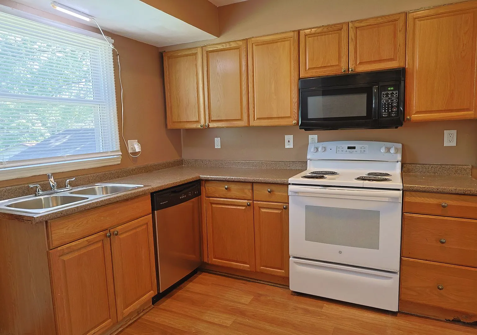 Charming 3-Bedroom Ranch with Large Backyard — Photo 1