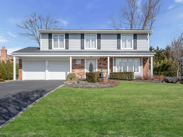 33 Lindron Avenue, Smithtown, NY 11787