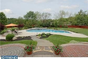 2nd image of 4 Fawn Hollow Ln