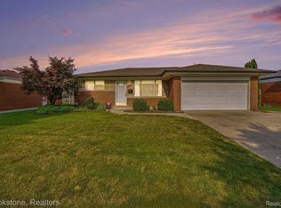 13332 Perry Cir, Warren, MI 48088