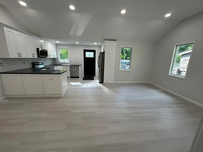 119 W Rogues Path — Photo 2