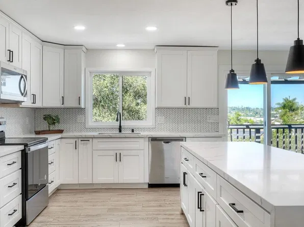 2449 Primrose Ave, Vista, CA 92083