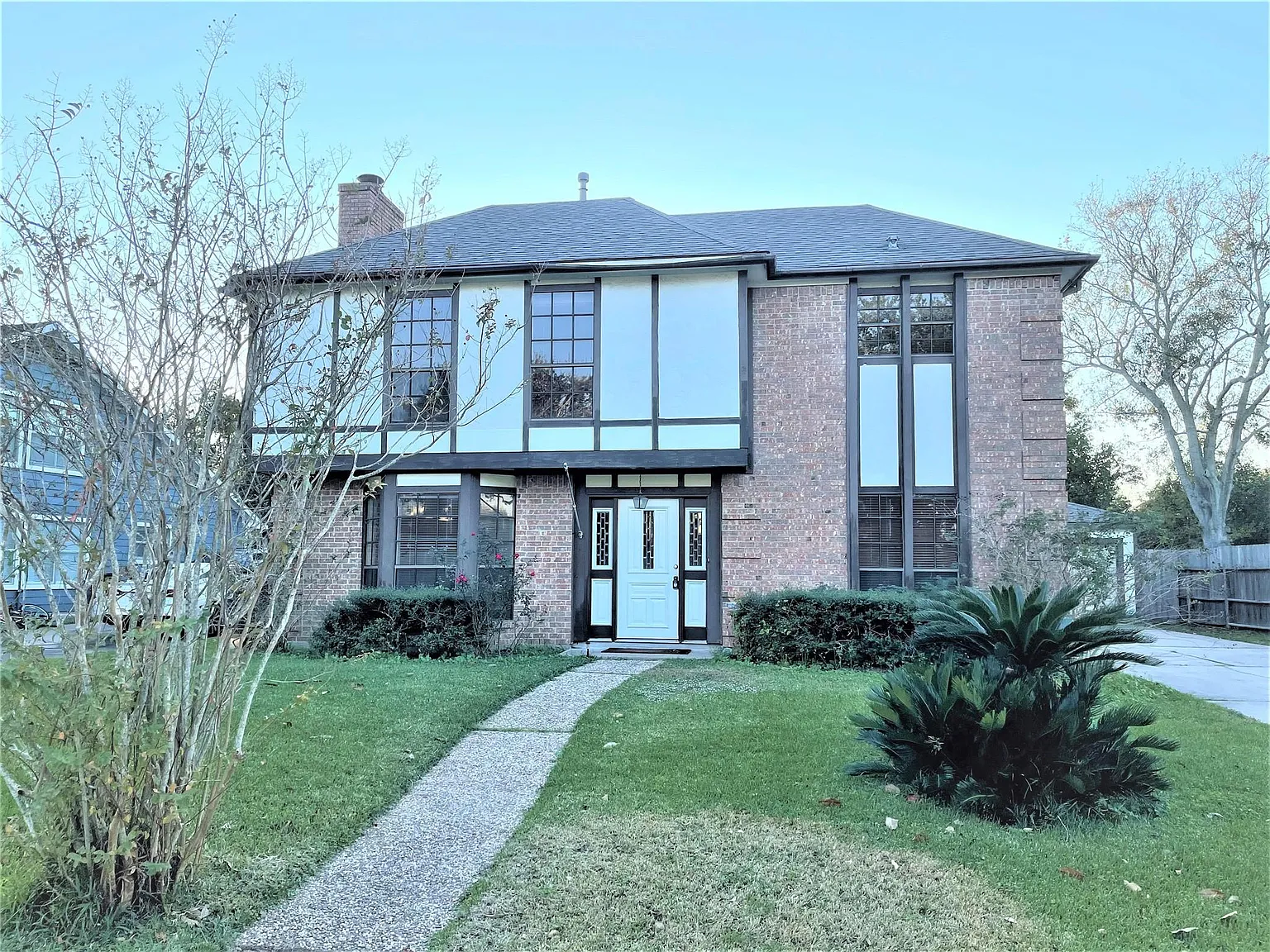 4 bed, 2.5 bath, 2086 sqft, $2,200 — Photo 1