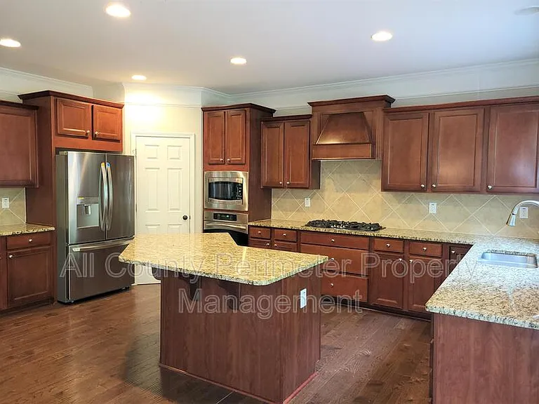 4445 Agard St — Photo 14
