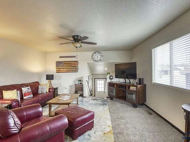 2915 Hutt Ct — Photo 3
