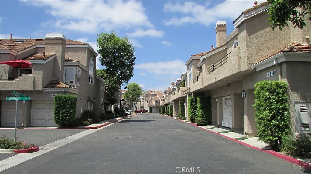 2 bed, 1046 sqft, $3,475 — Photo 3