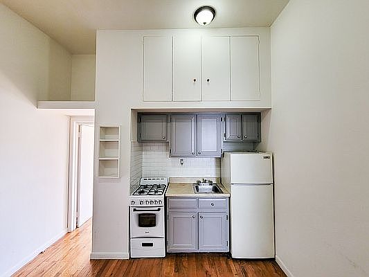 3rd image of 2335 1st Ave #5F